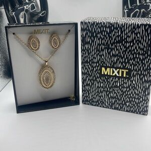 NWT Mixit MIXIT Jewelry Set in Box